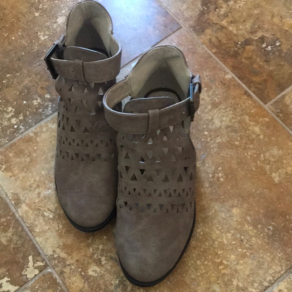 Restricted Kids - Booties Sz 2